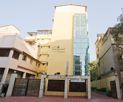 https://imgcld.yatra.com/ytimages/image/upload/t_hotel_yatra_city_desktop/v1391016503/Domestic Hotels/Hotels_Kolkata/Hotel Crestwood/KOL_Hotel_Crestwood_Facade3.jpg